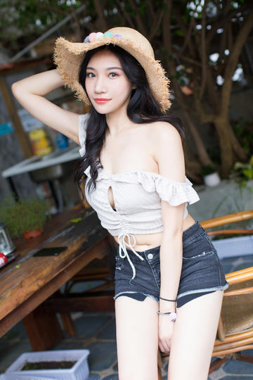 被闺蜜扒了内裤打屁股